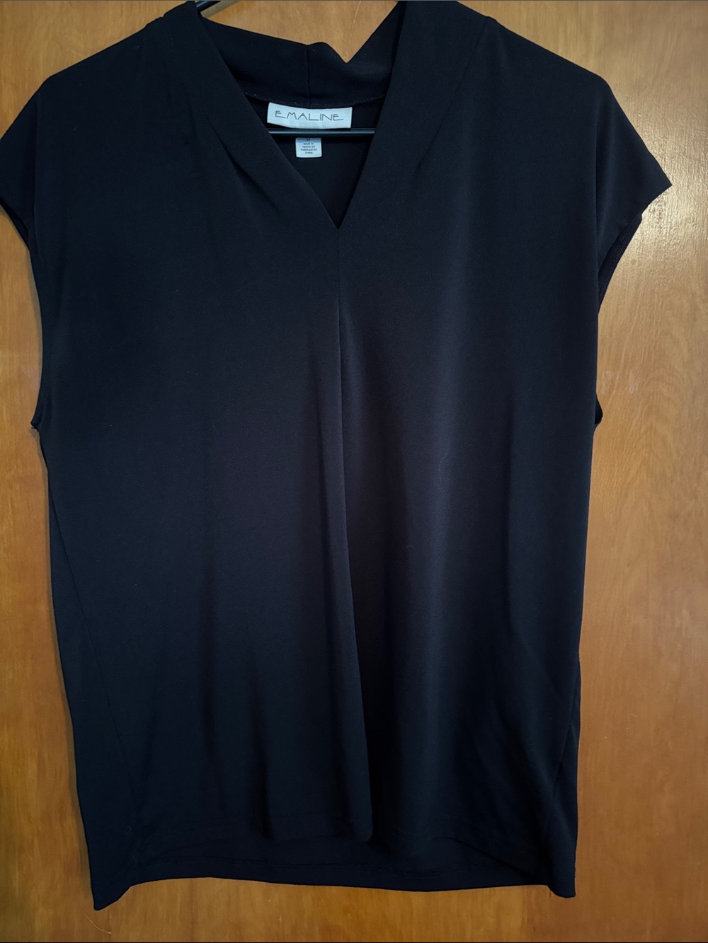 Emaline Von Maur Black V-Neck Cap Sleeve Blouse with Pleat